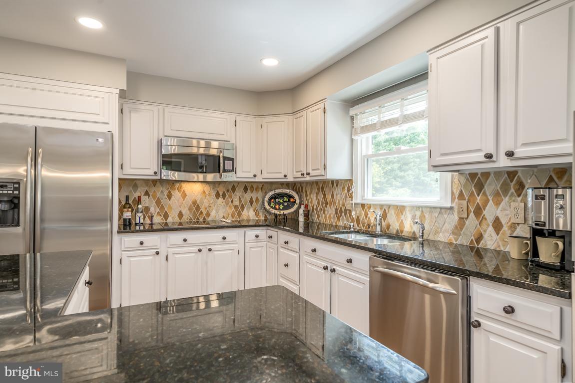 13441 Query Mill Road North Potomac, MD 20878 - Photo 8 of 77 Gourmet Kitchen