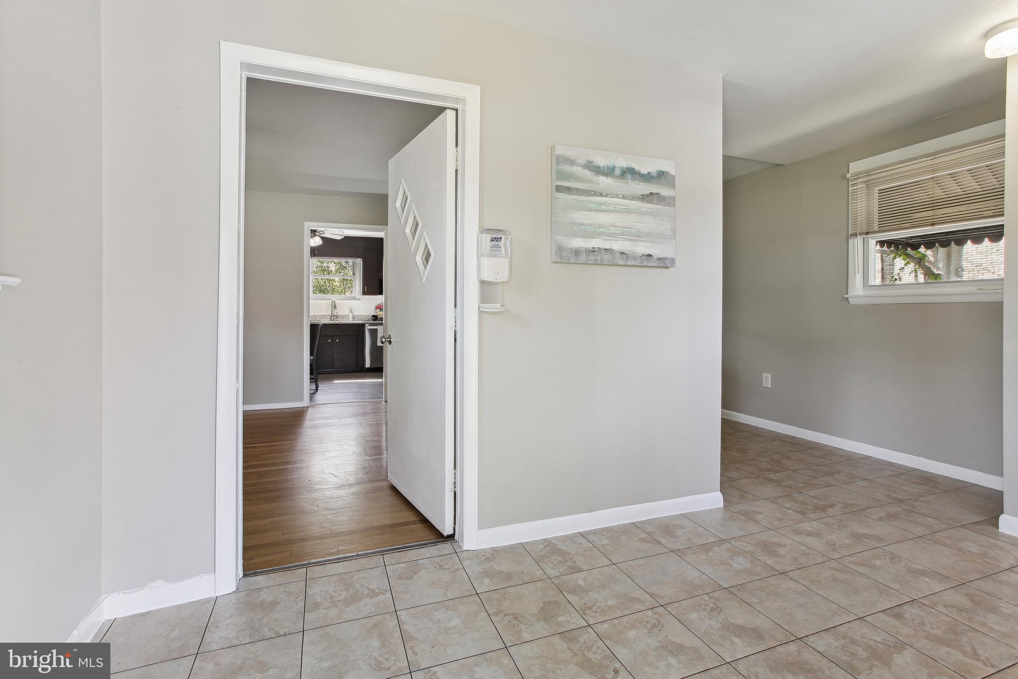 10711 Scaggsville Road Laurel, MD 20723 - Photo 3 of 34 Expansive front entrance