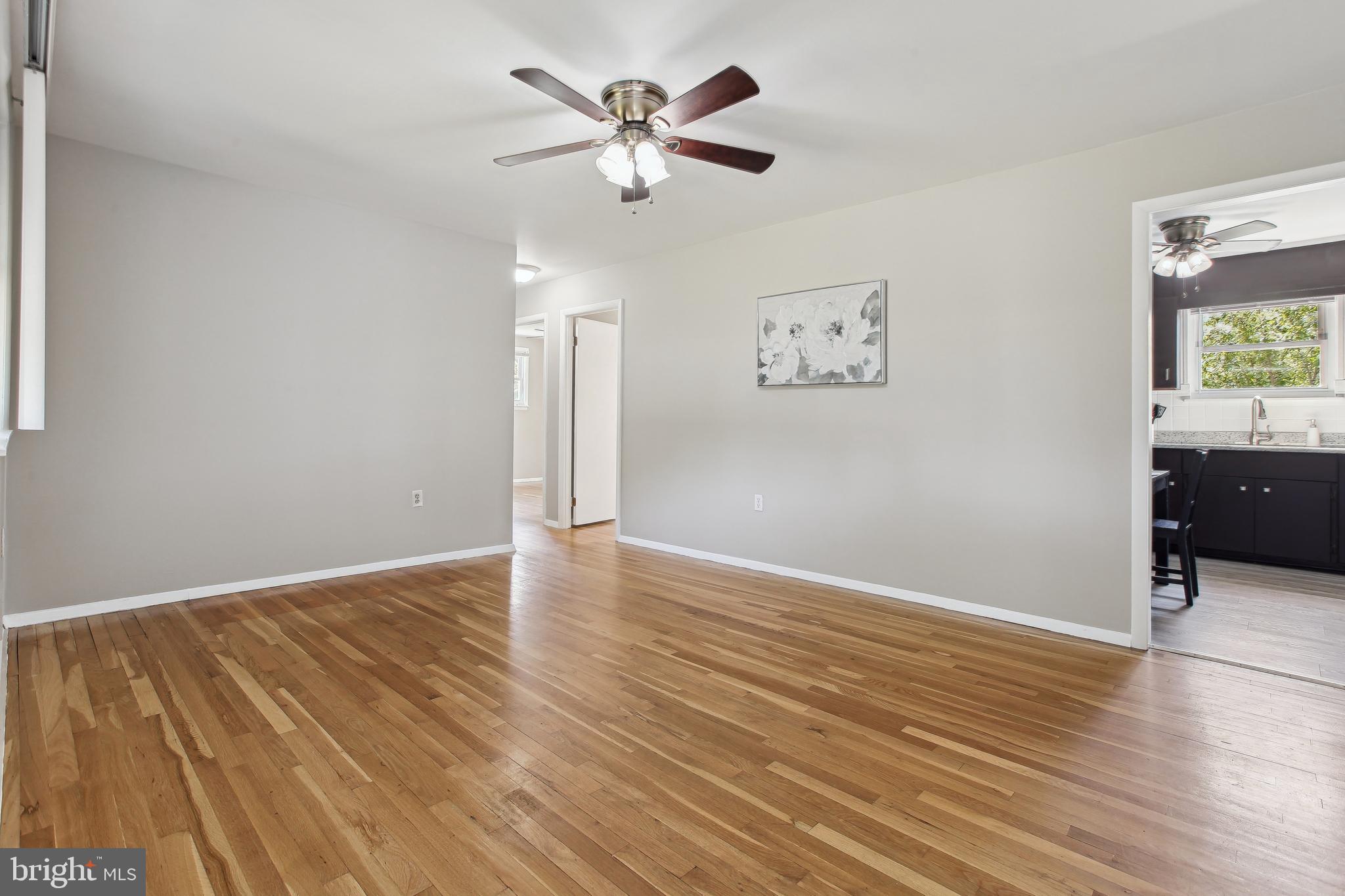10711 Scaggsville Road Laurel, MD 20723 - Photo 5 of 34 Bright and spacious living room