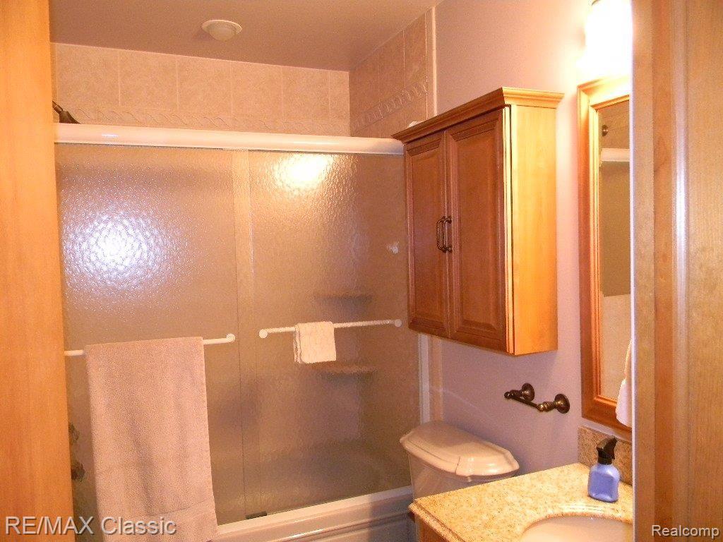 3924 Beattie Road Howell, MI 48843 - Photo 12 of 18 Full Bath.JPG
