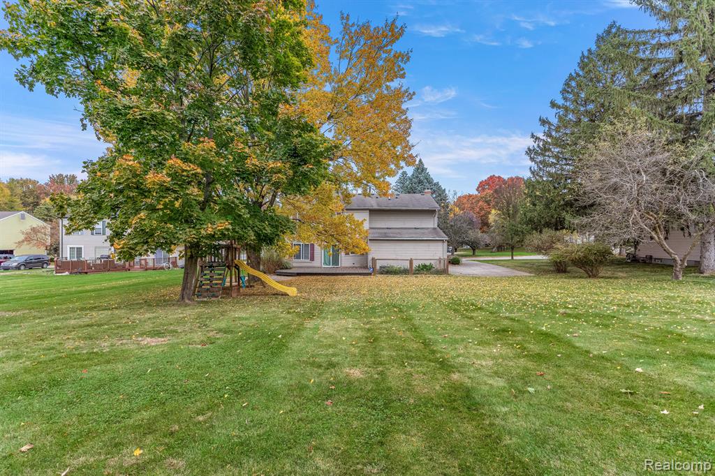 1082 Barneswood Lane Rochester, MI 48306 - Photo 3 of 26