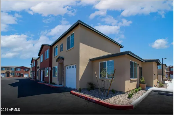 $2,535 | 677 East Commonwealth Place, Unit 3, Chandler, AZ 85225