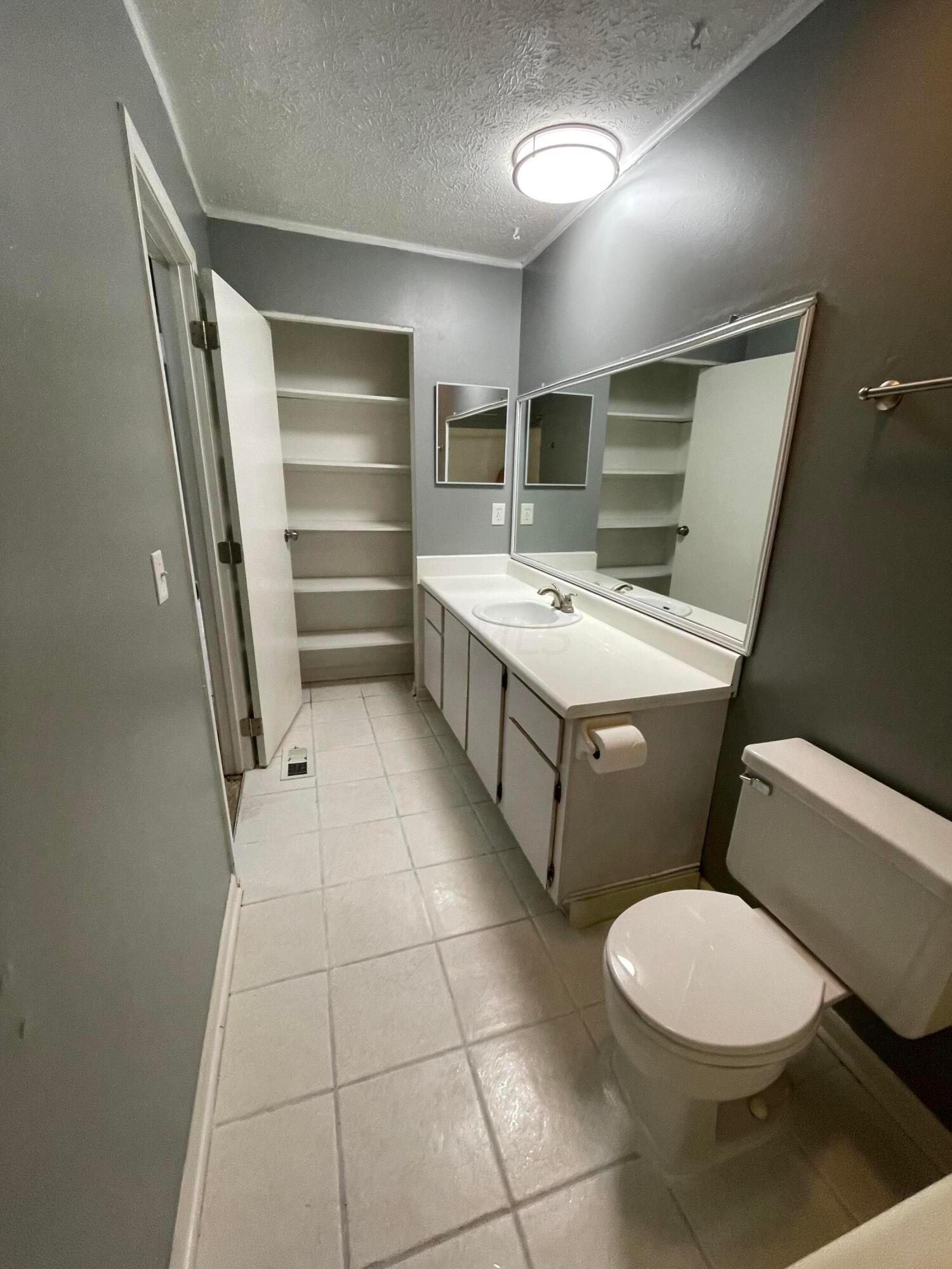 5236 Dierker Road, Unit B Columbus, OH 43220 - Photo 12 of 16 IMG_6002