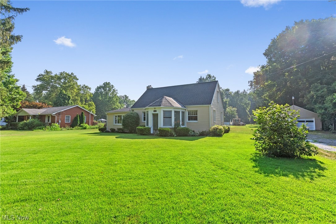 540 Park Road Painesville, OH 44077 - Photo 1 of 34 View of front of home with a front lawn
