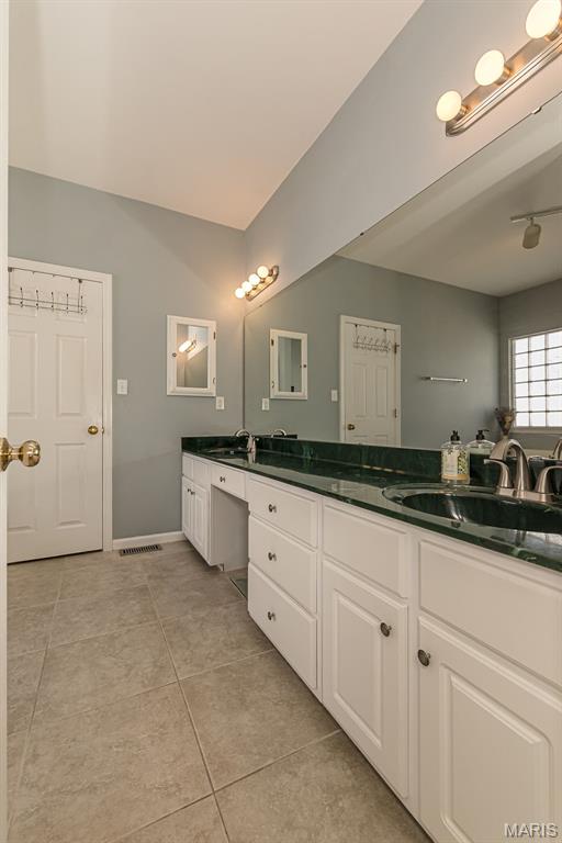 573 Castle Ridge Drive Ballwin, MO 63021 - Photo 36 of 70 Gallery Image 36