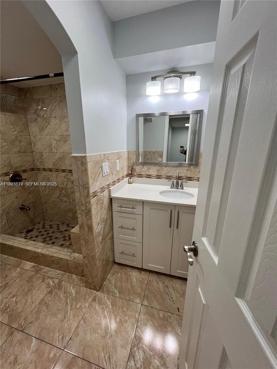 1075 West 68th Street, Unit 218 Hialeah, FL 33014 - Photo 14 of 24