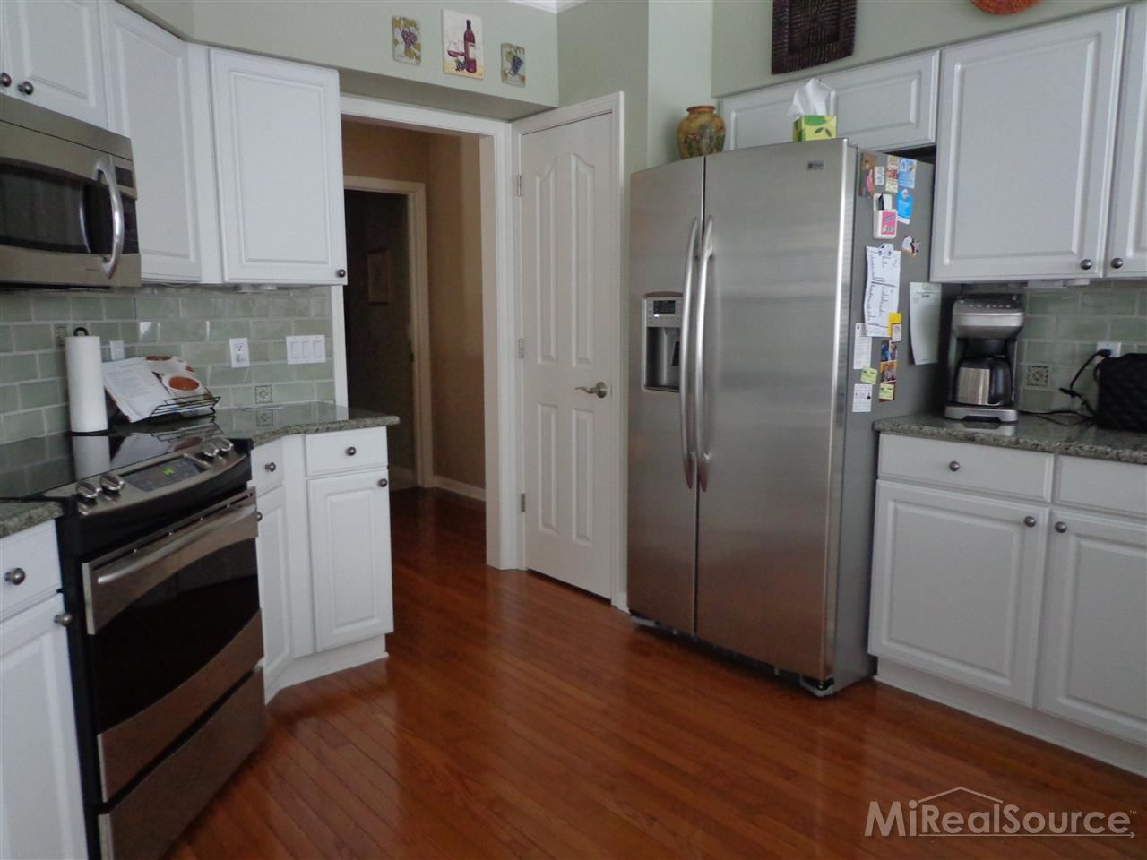 1346 Copper Circle Rochester, MI 48306 - Photo 8 of 24