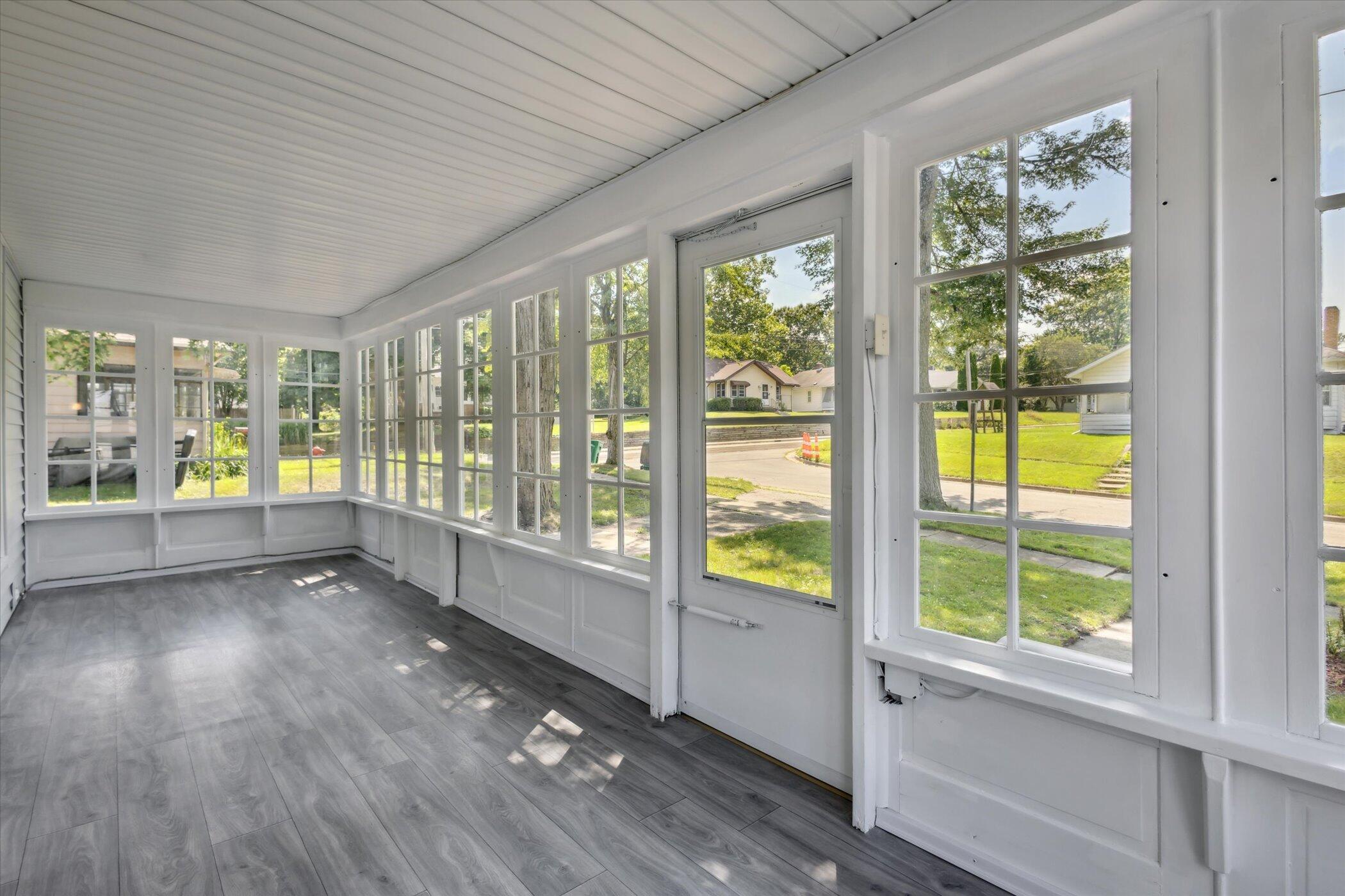 424 North 23rd Street Springfield, MI 49037 - Photo 5 of 32 06-424-N-23rd-St-Springfield-MI-49037-Wi