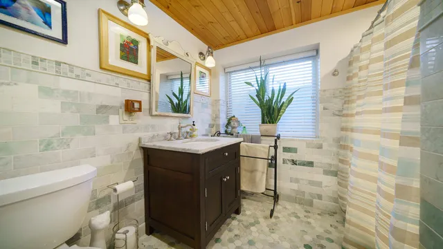 $1,500,000 | 409 North State Street, Franklin Grove, IL 61031