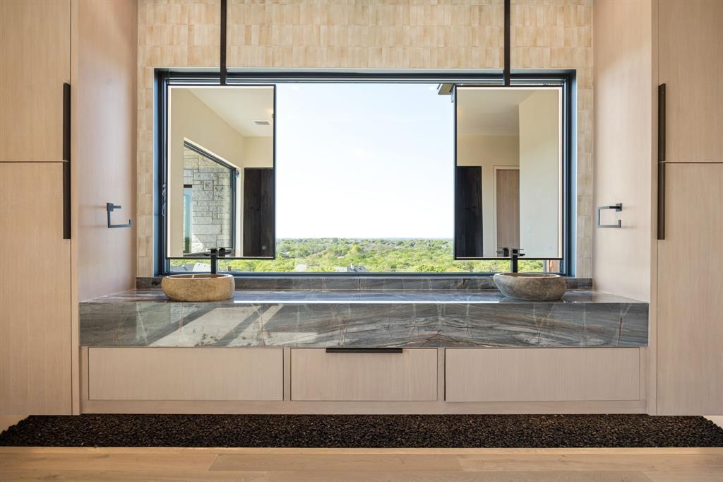 545 West Bob Jones Road Southlake, TX 76092 - Photo 33 of 40 a view of a kitchen counter top and kitchen counter top
