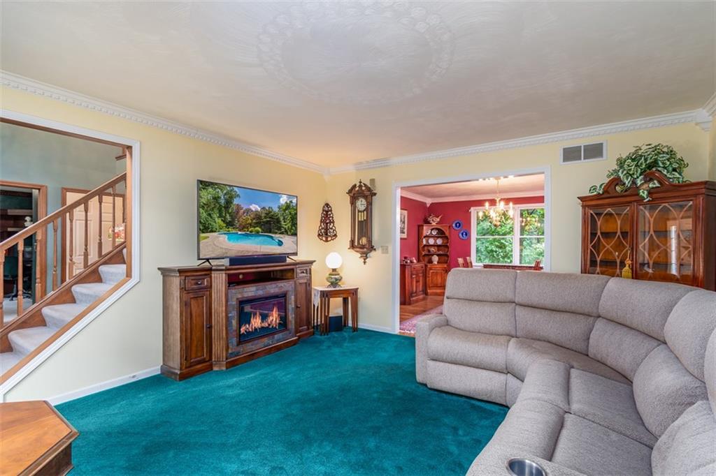 241 Welsh Road Valencia, PA 16059 - Photo 4 of 25 Gallery Image 4