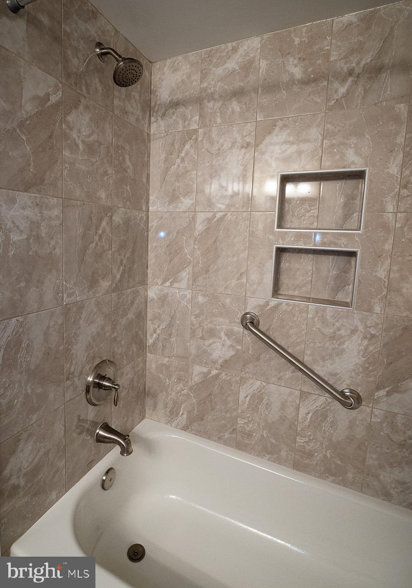 15210 Elkridge Way, Unit 912B Silver Spring, MD 20906 - Photo 21 of 27 Soap niche