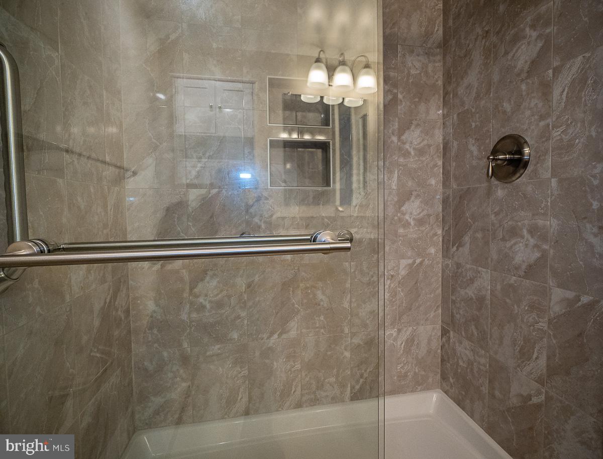 15210 Elkridge Way, Unit 912B Silver Spring, MD 20906 - Photo 25 of 27 Primary bath with step-in shower