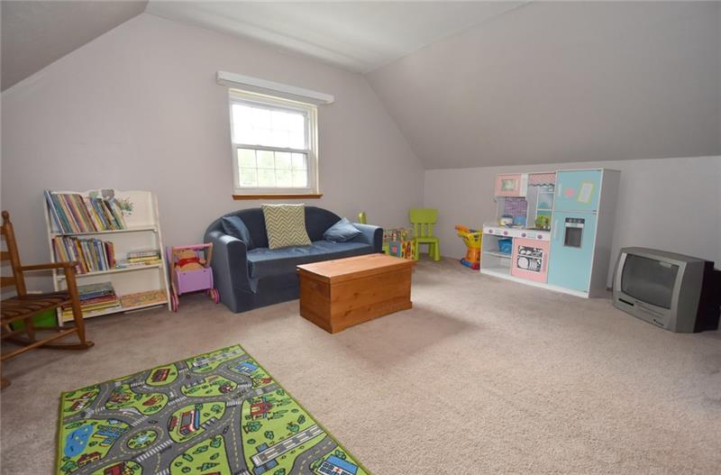 5739 Library Road Bethel Park, PA 15102 - Photo 13 of 22 Gallery Image 13