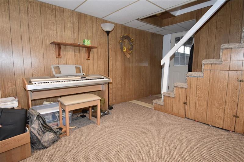 5739 Library Road Bethel Park, PA 15102 - Photo 17 of 22 Gallery Image 17