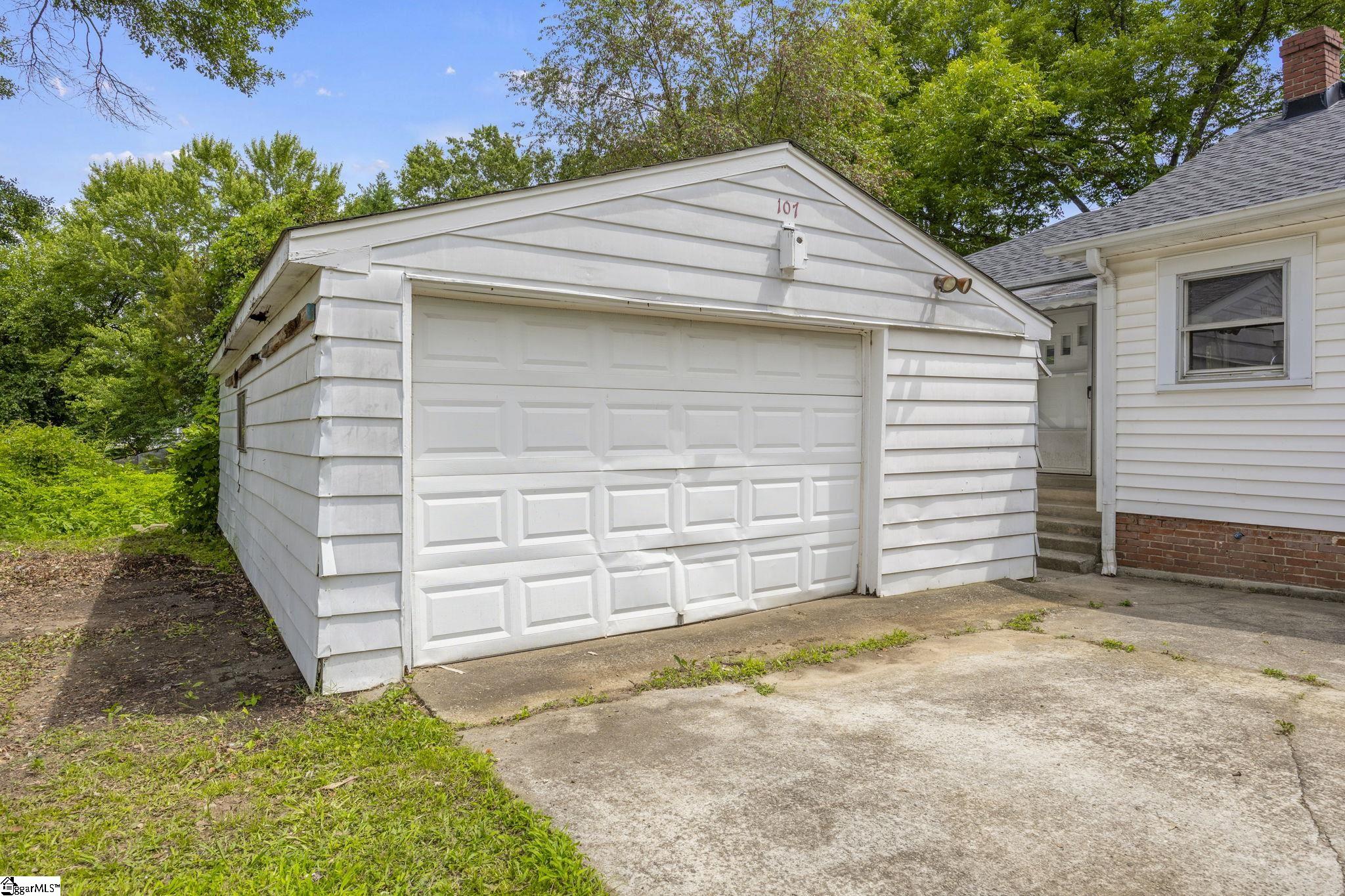 107 West Marion Road Greenville, SC 29617 - Photo 25 of 36
