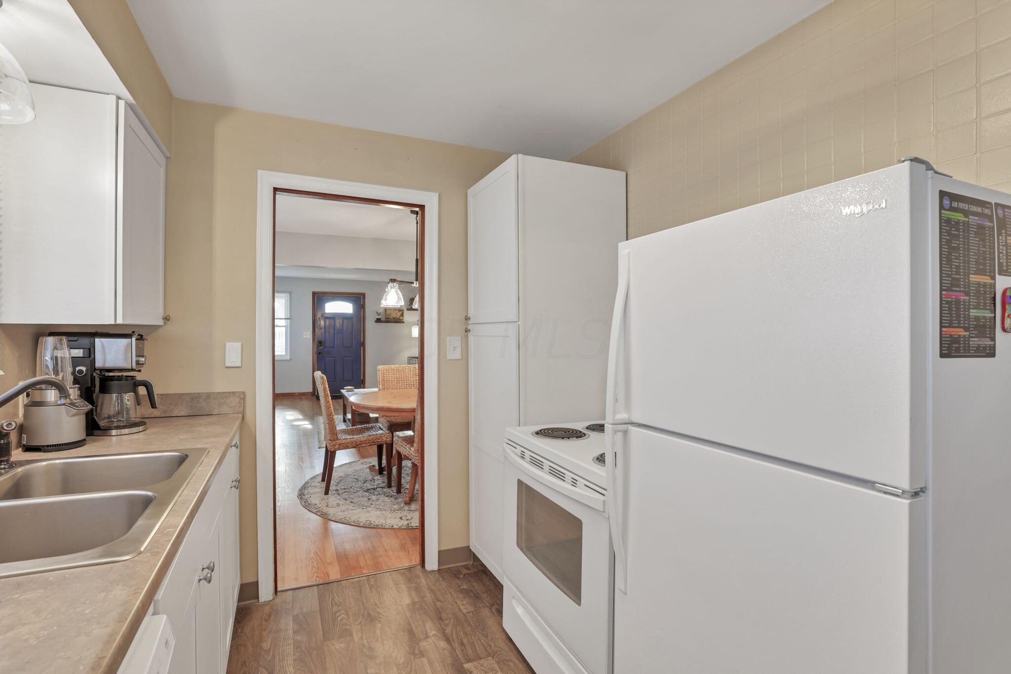 892 Wiltshire Road Columbus, OH 43204 - Photo 13 of 34 Kitchen 3