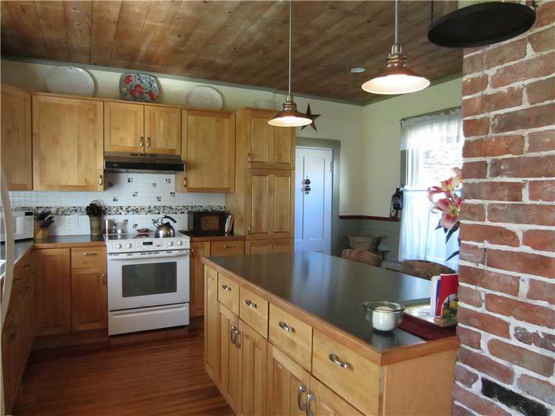 10 Sokokis Road Biddeford, ME 04005 - Photo 7 of 35 Kitchen.