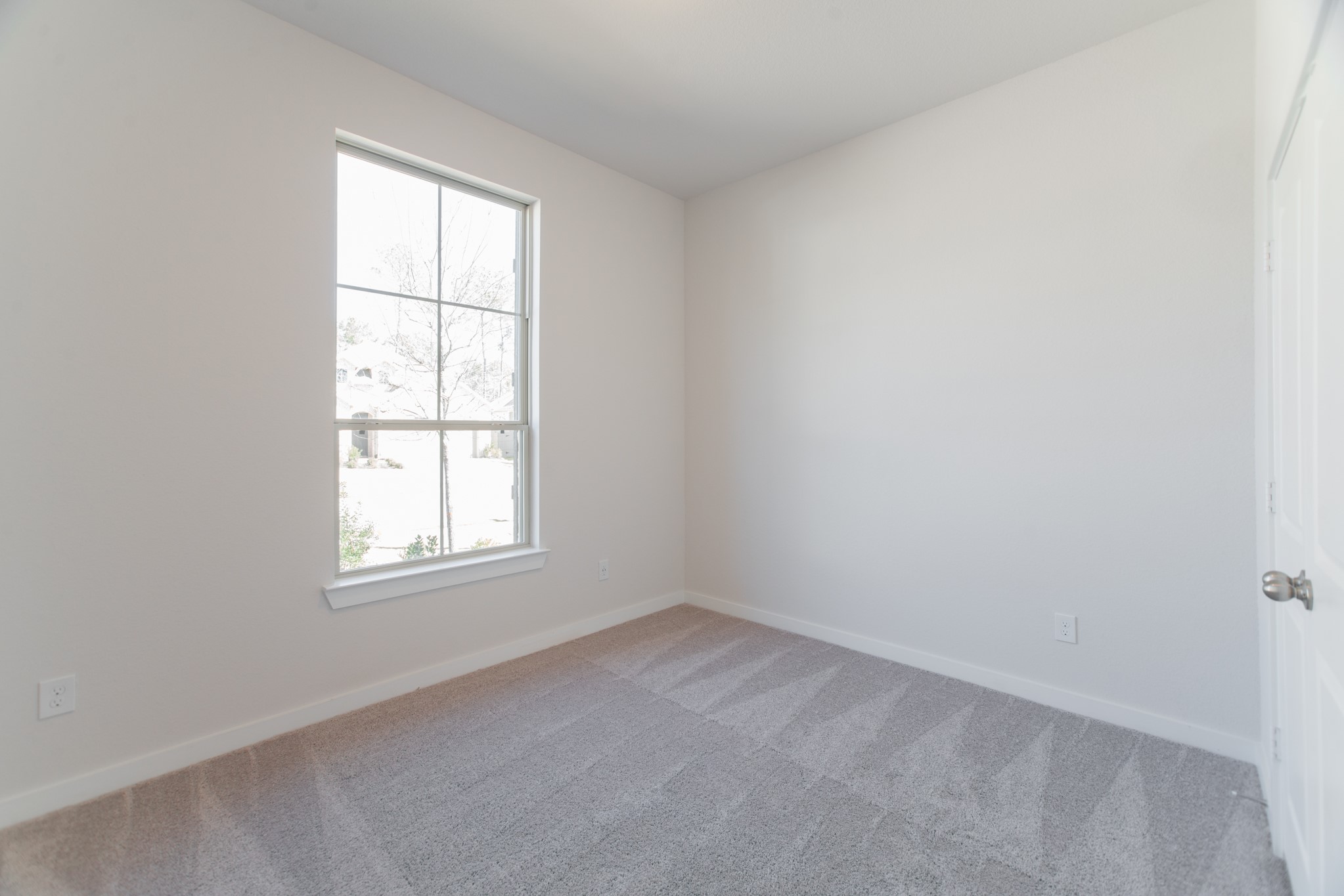 17138 Crimson Crest Drive Conroe, TX 77302 - Photo 27 of 50 an empty room with a window