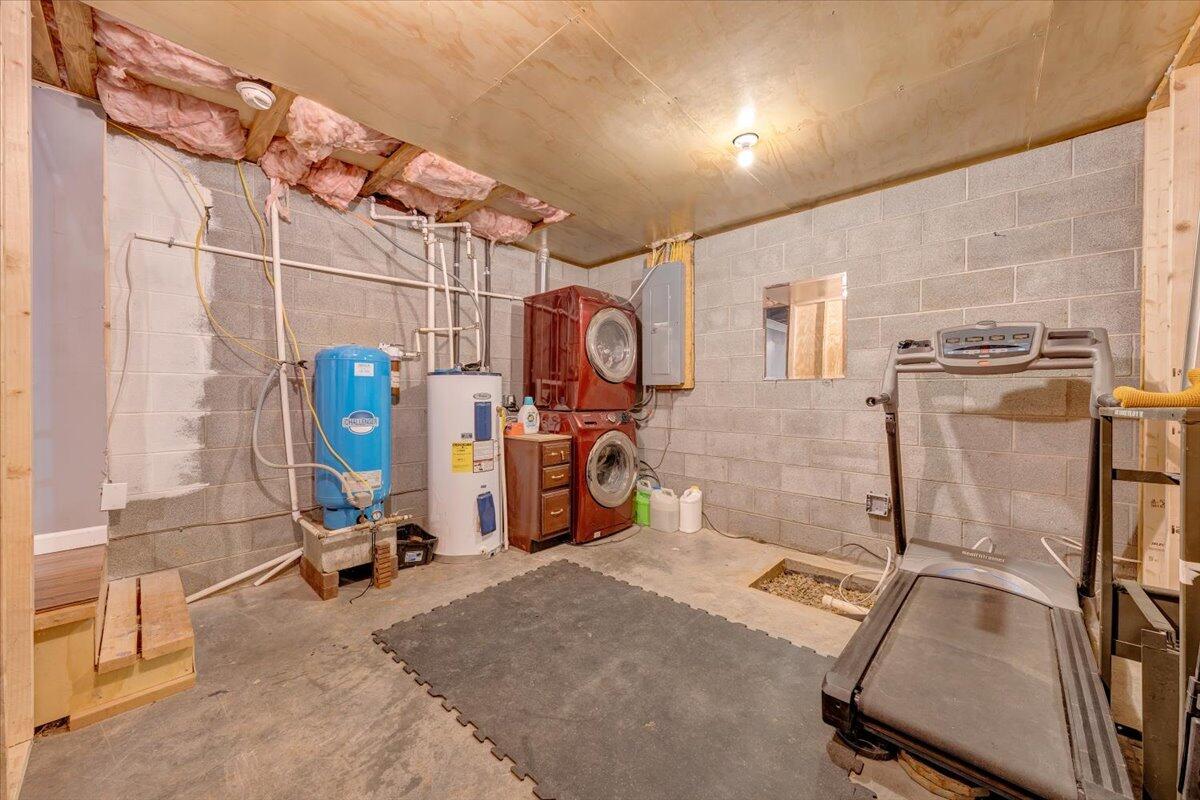 192 Meadows Farm Road Willis, VA 24380 - Photo 39 of 87 Laundry