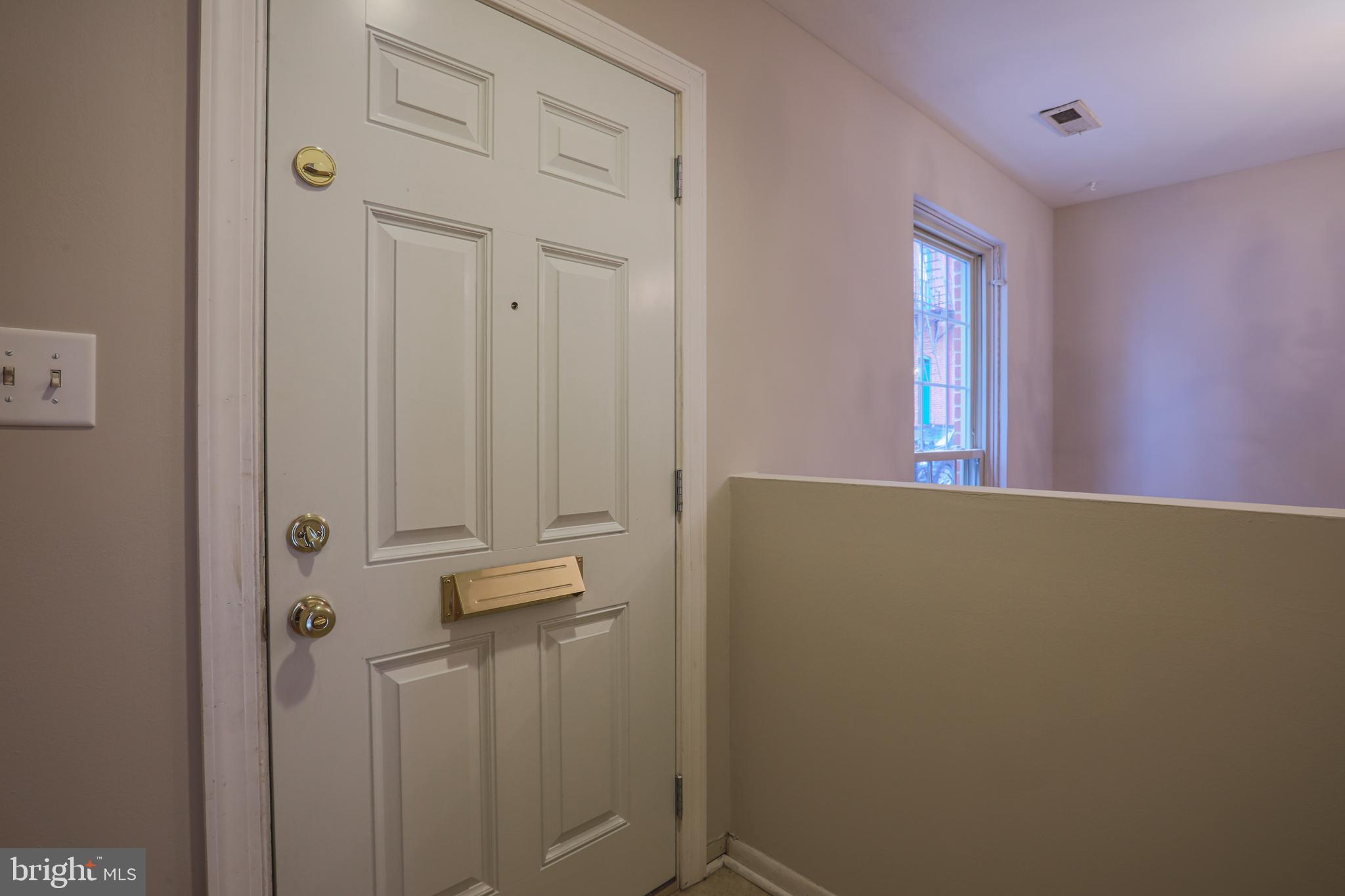 407 George Street Baltimore, MD 21201 - Photo 5 of 27 Front Door - Interior