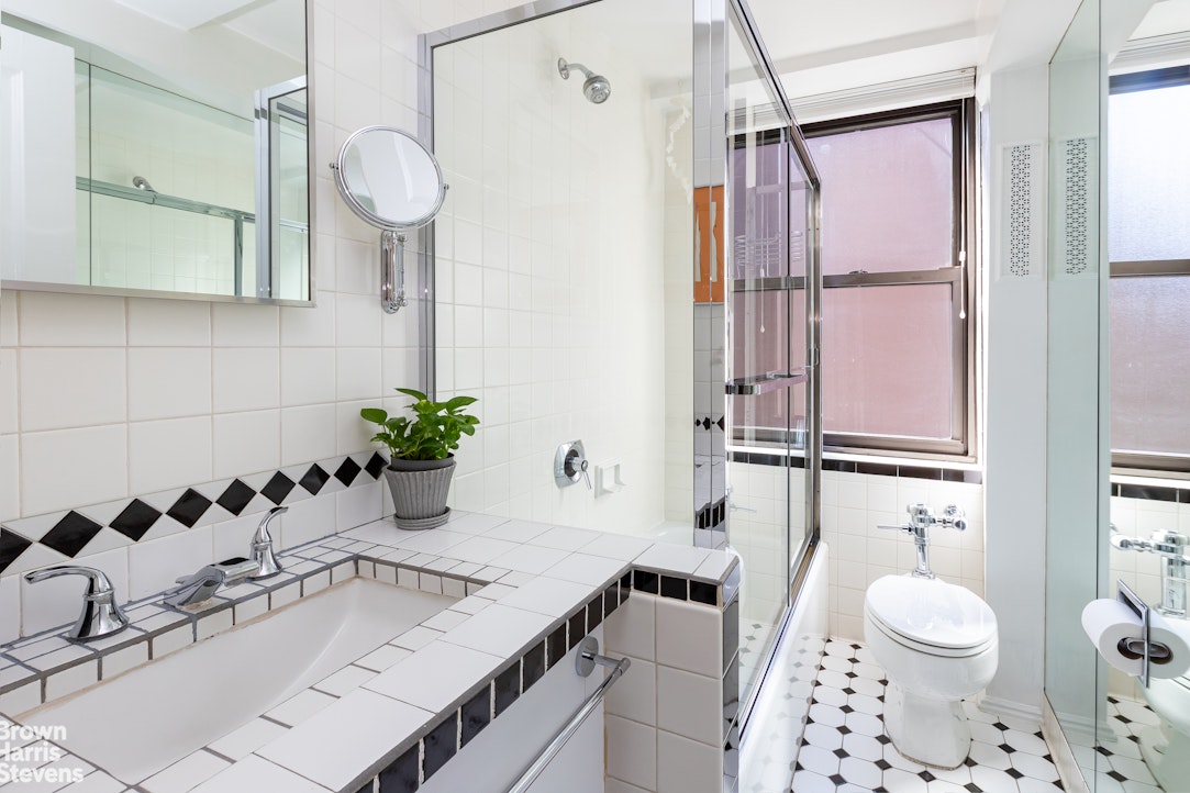 235 East 73rd Street, Unit 10B Manhattan, NY 10021 - Photo 8 of 13