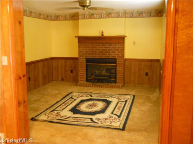 122 Biesecker Road Lexington, NC 27295 - Photo 3 of 10 Living Room.