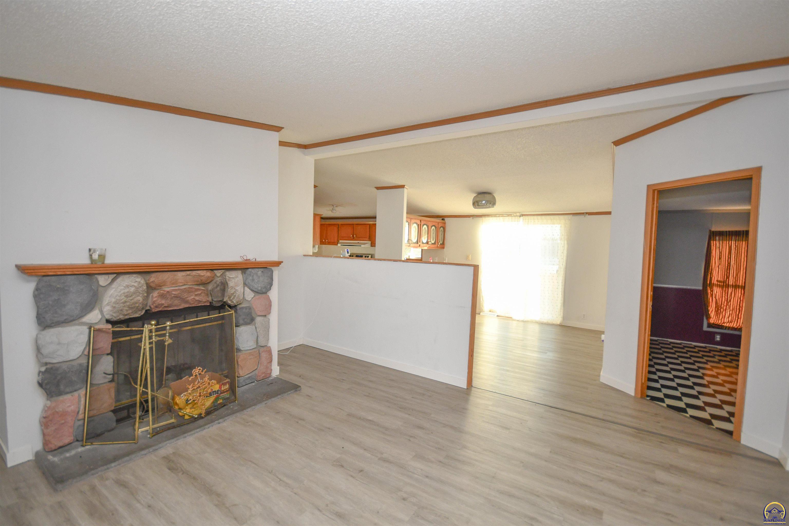 8635 Southeast Adams Street Wakarusa, KS 66546 - Photo 12 of 28