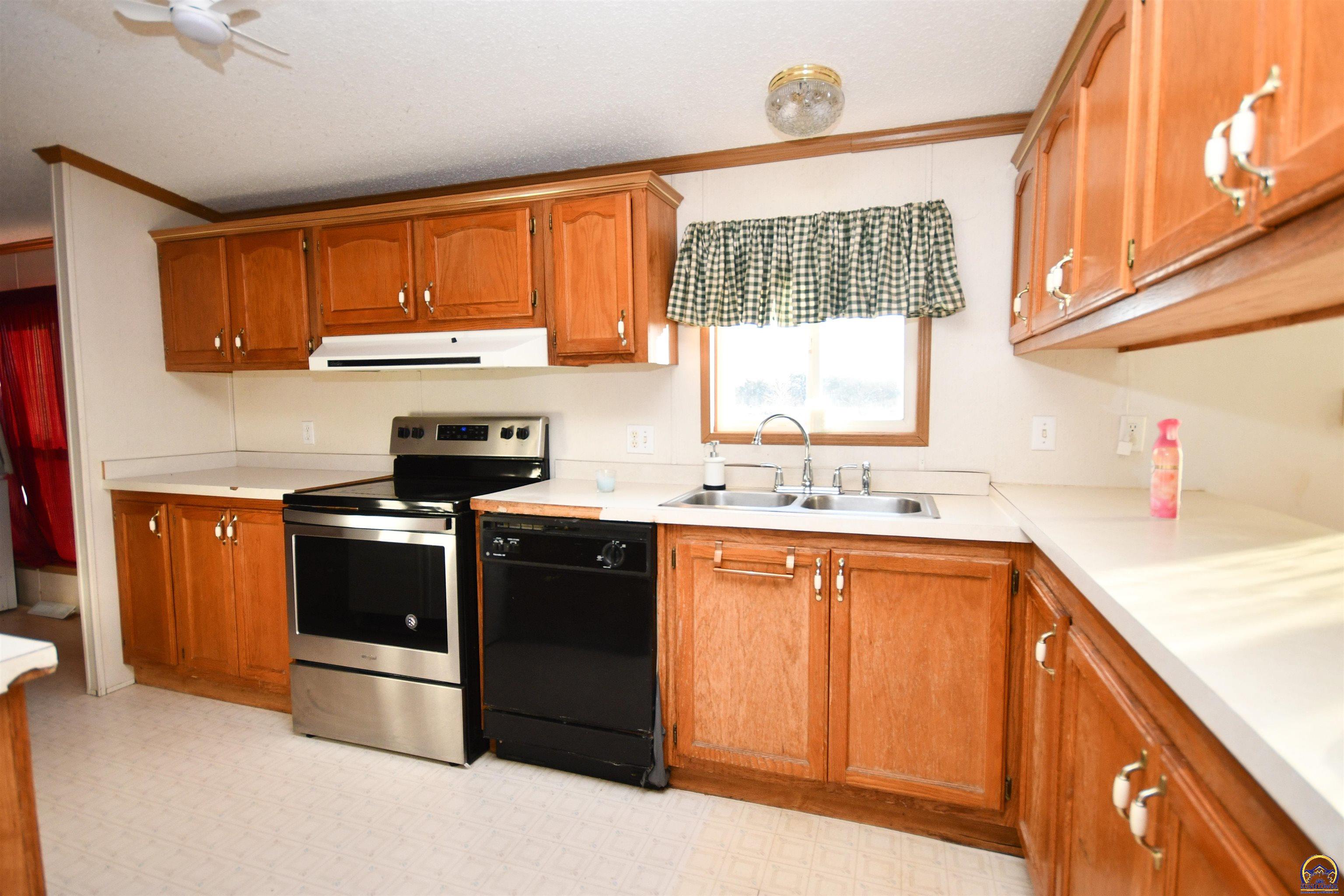 8635 Southeast Adams Street Wakarusa, KS 66546 - Photo 14 of 28