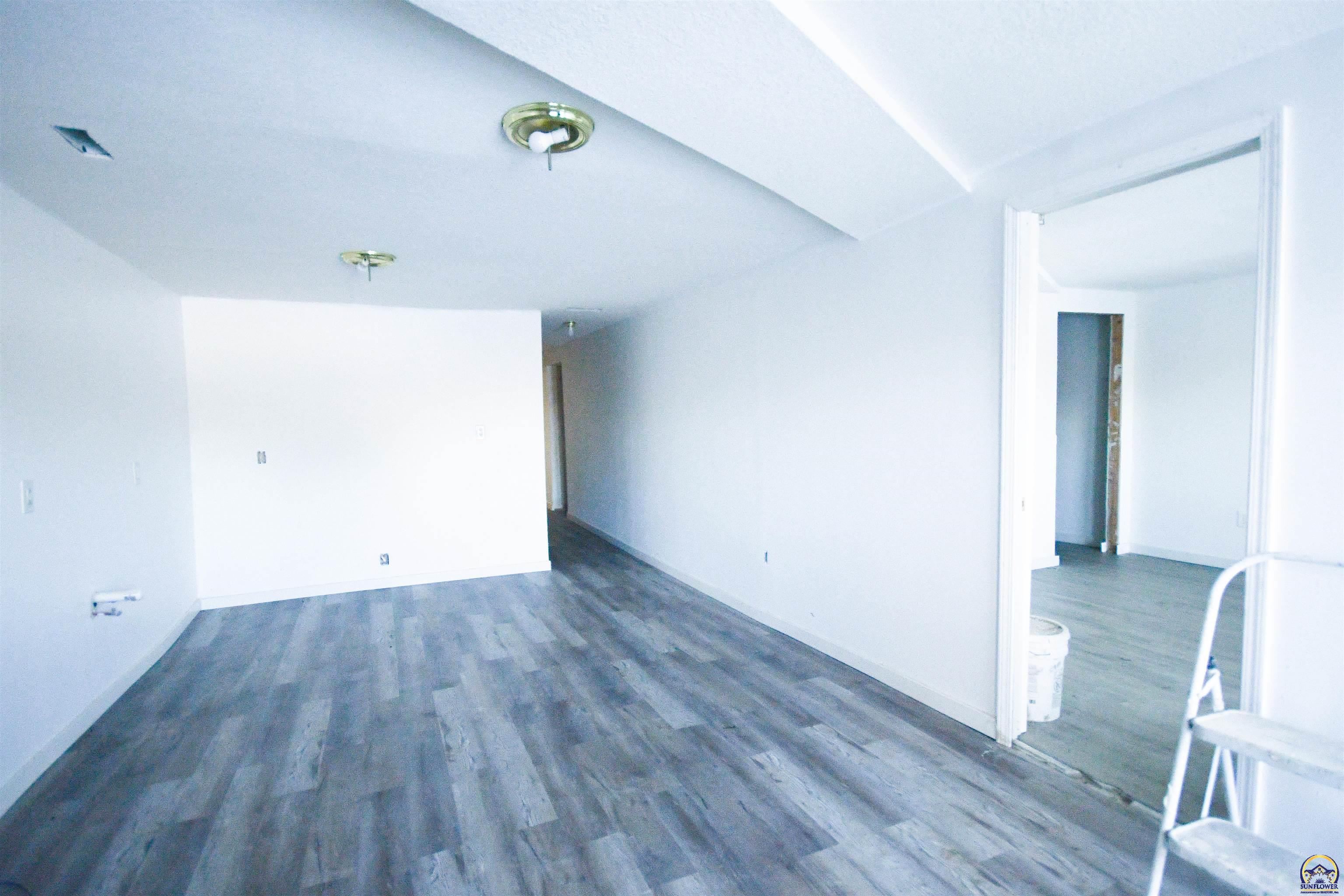 8635 Southeast Adams Street Wakarusa, KS 66546 - Photo 20 of 28