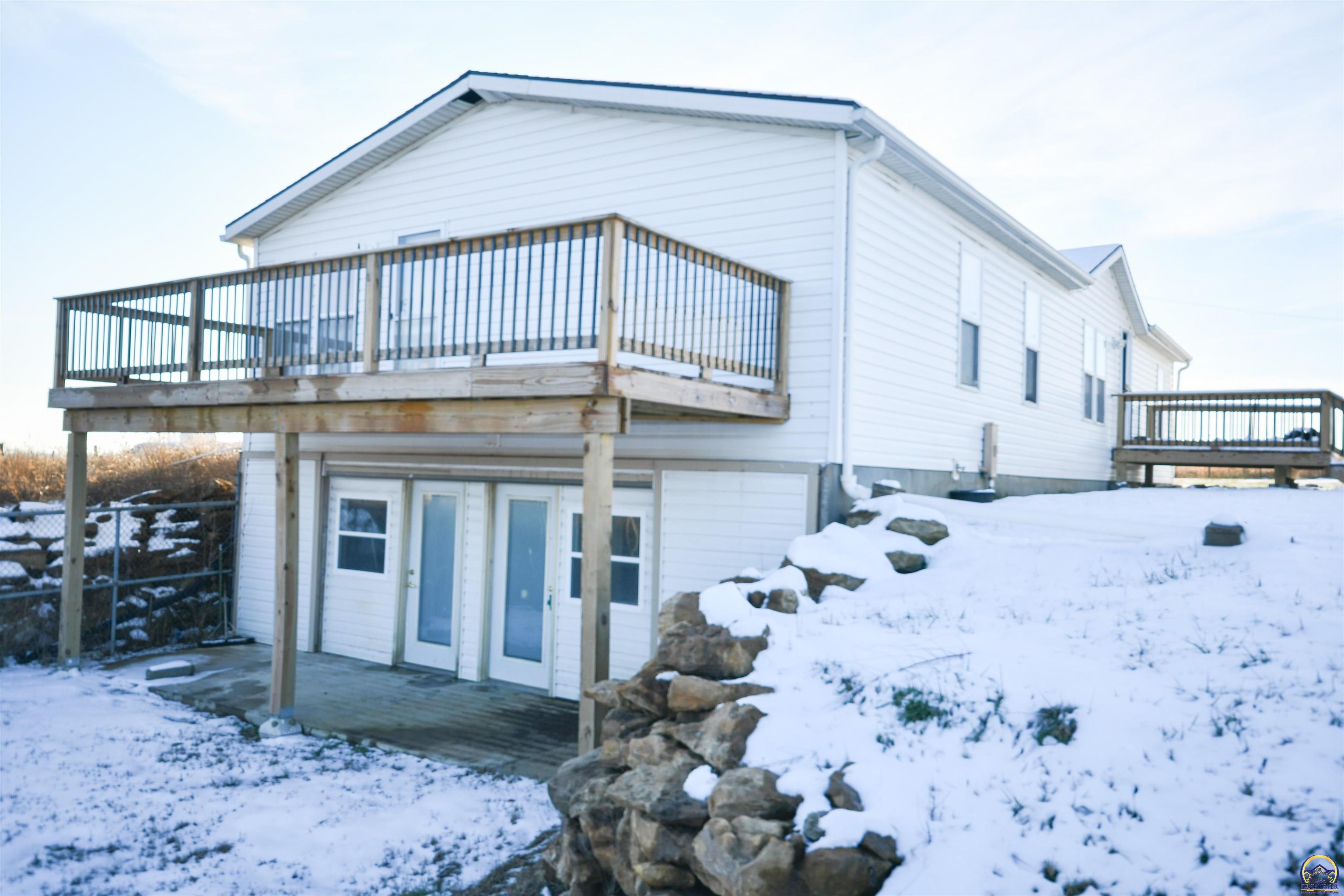 8635 Southeast Adams Street Wakarusa, KS 66546 - Photo 4 of 28