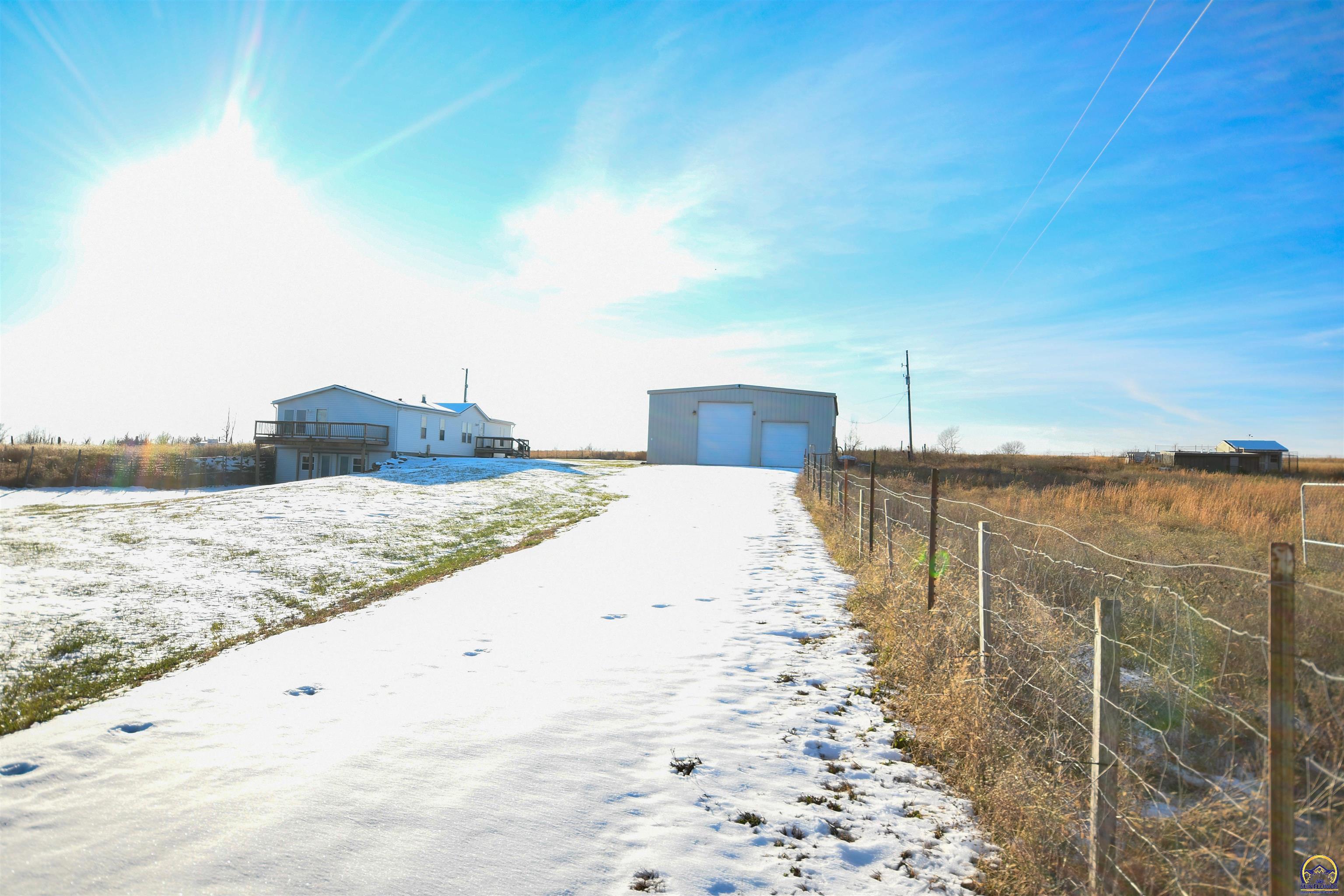 8635 Southeast Adams Street Wakarusa, KS 66546 - Photo 7 of 28