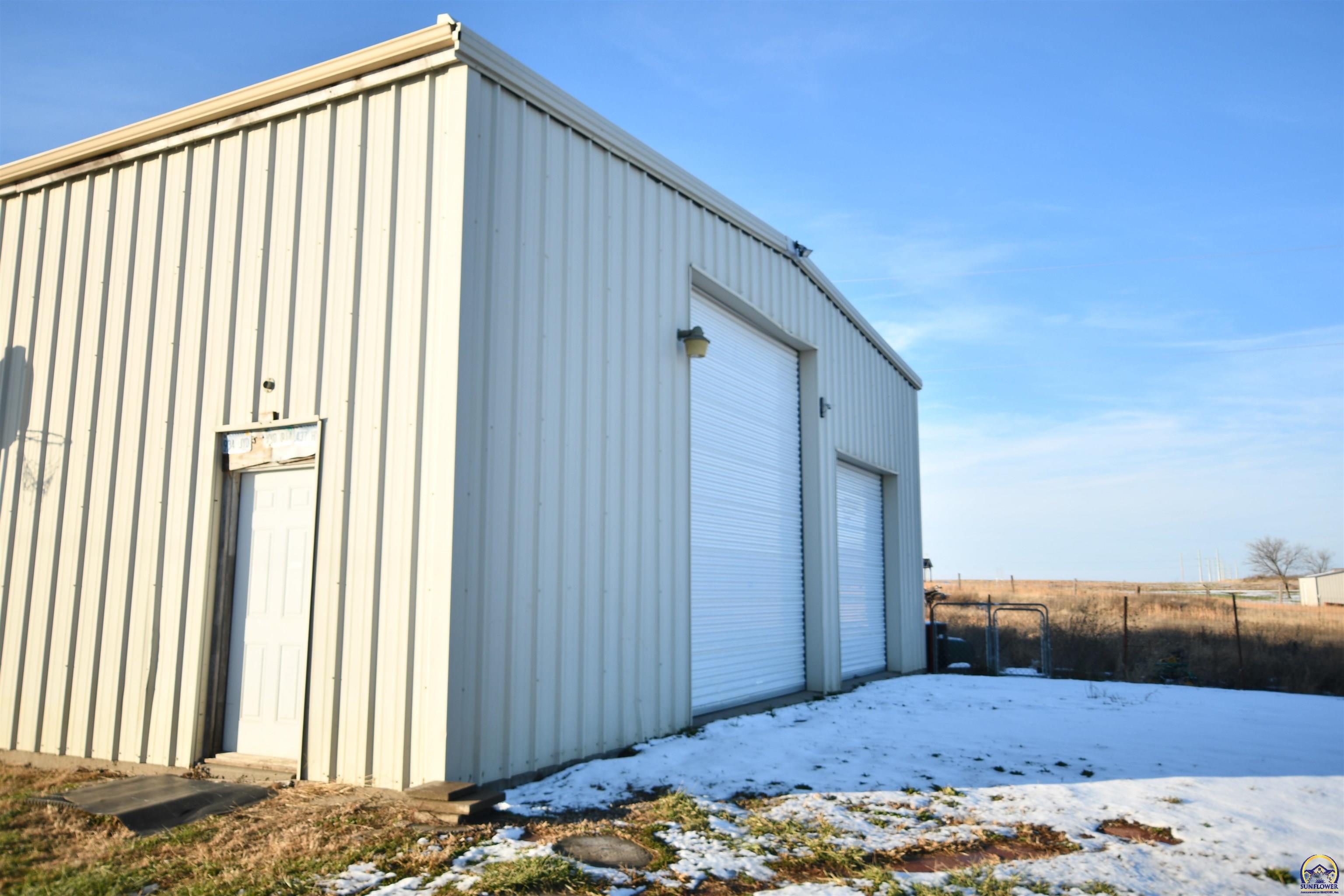 8635 Southeast Adams Street Wakarusa, KS 66546 - Photo 8 of 28