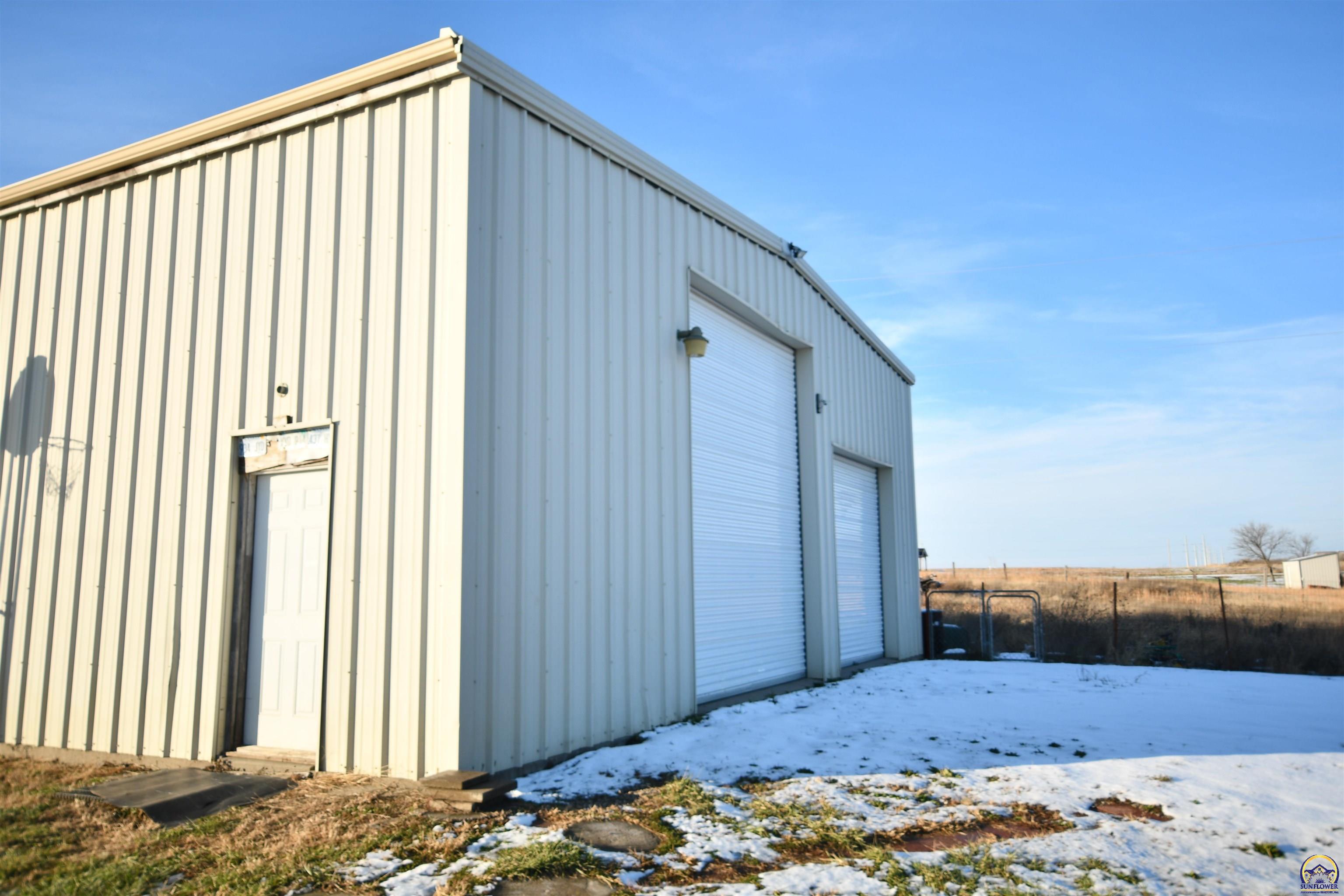 8635 Southeast Adams Street Wakarusa, KS 66546 - Photo 10 of 28