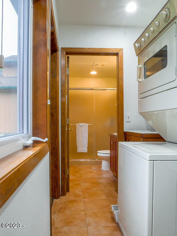 12319 Logsden Road Blodgett, OR 97326 - Photo 45 of 78 Barn/Shop Bathroom/Laundry