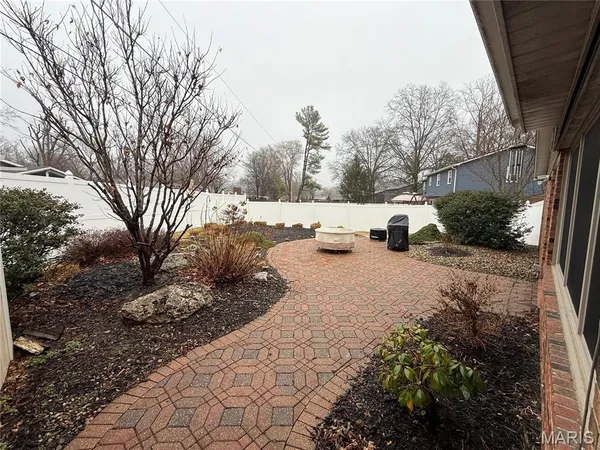 $255,000 | 2304 Fontaine Drive, Alton, IL 62002