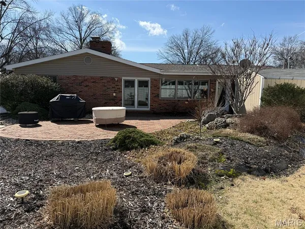 $255,000 | 2304 Fontaine Drive, Alton, IL 62002
