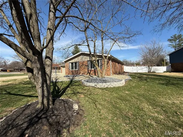 $255,000 | 2304 Fontaine Drive, Alton, IL 62002