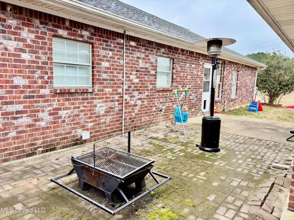 $264,500 | 1010 Deerfield Road, Summit, MS 39666