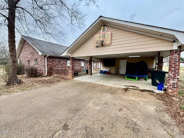 $264,500 | 1010 Deerfield Road, Summit, MS 39666