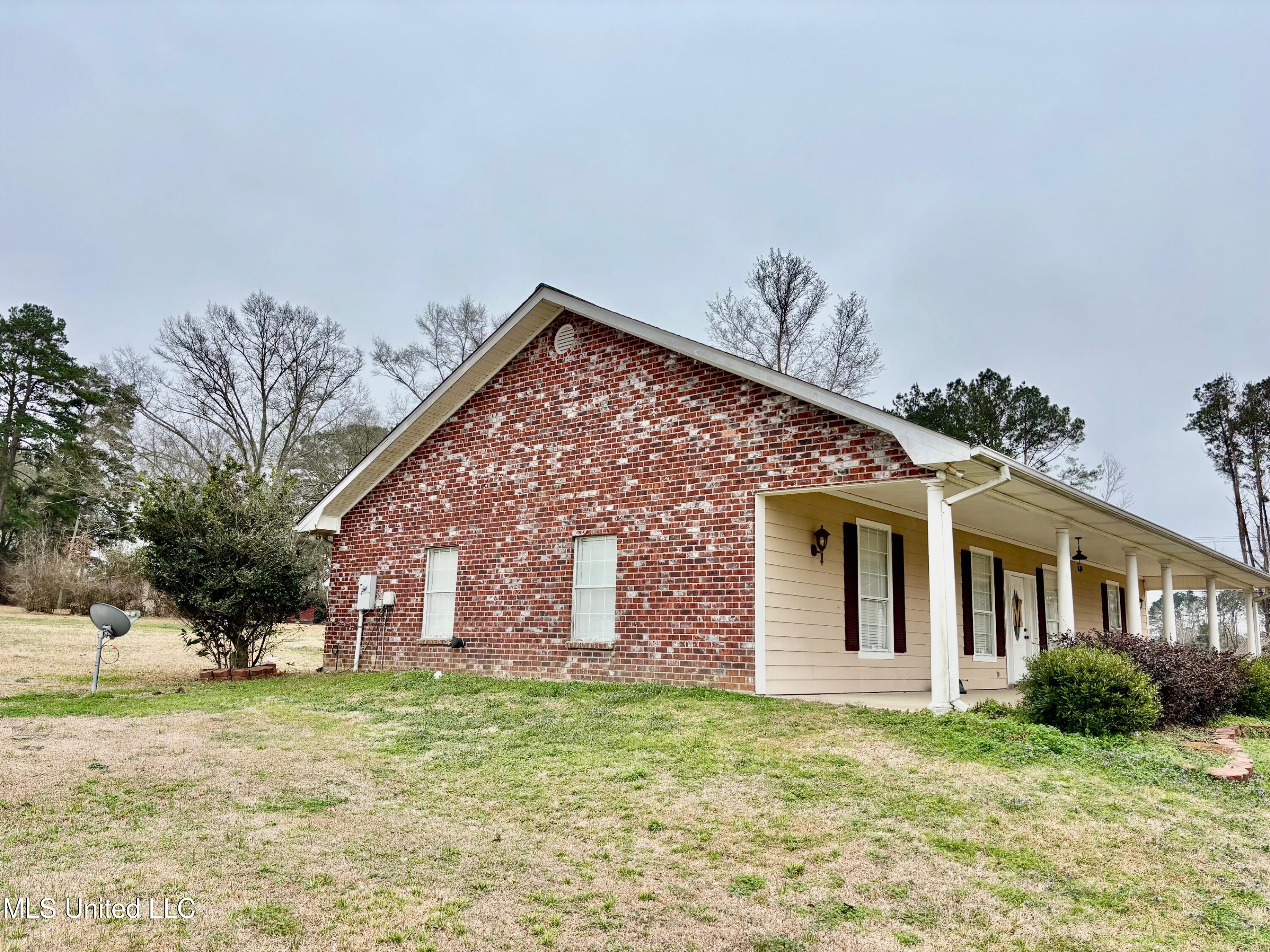 1010 Deerfield Road Summit, MS 39666 - Photo 3 of 26 IMG_2250