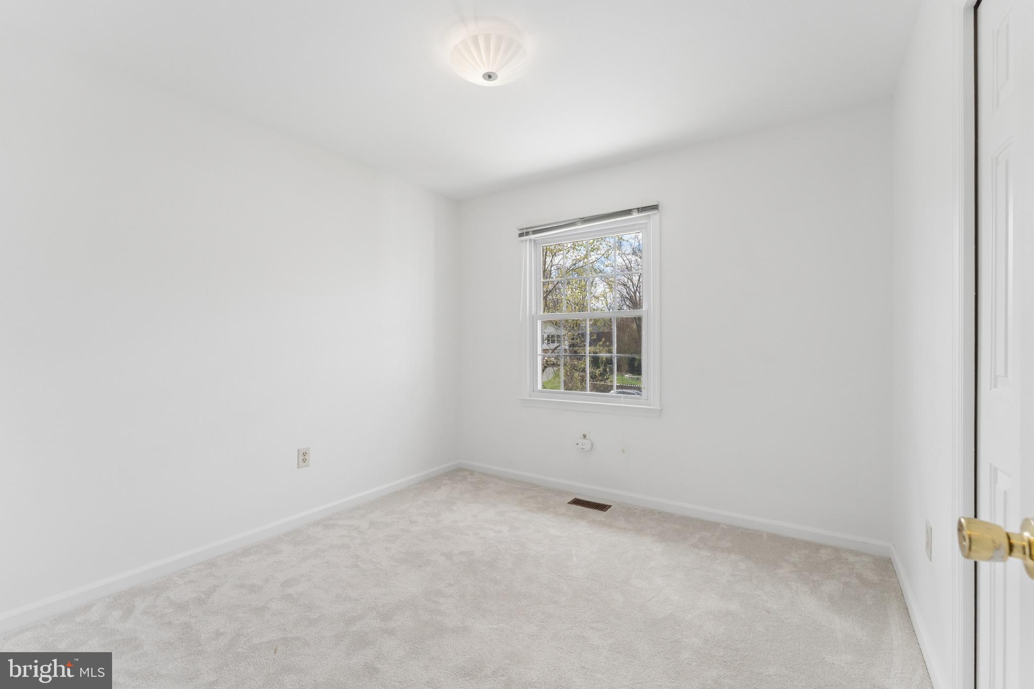 8910 Spur Road Springfield, VA 22153 - Photo 20 of 45 an empty room with windows