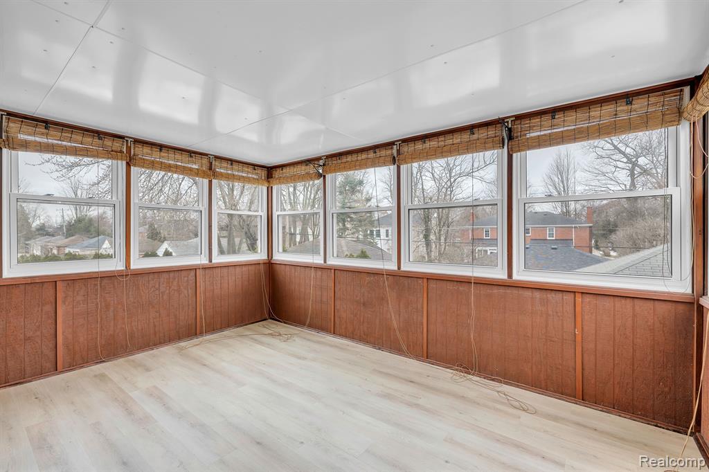 857 Harcourt Road Grosse Pointe, MI 48230 - Photo 23 of 33