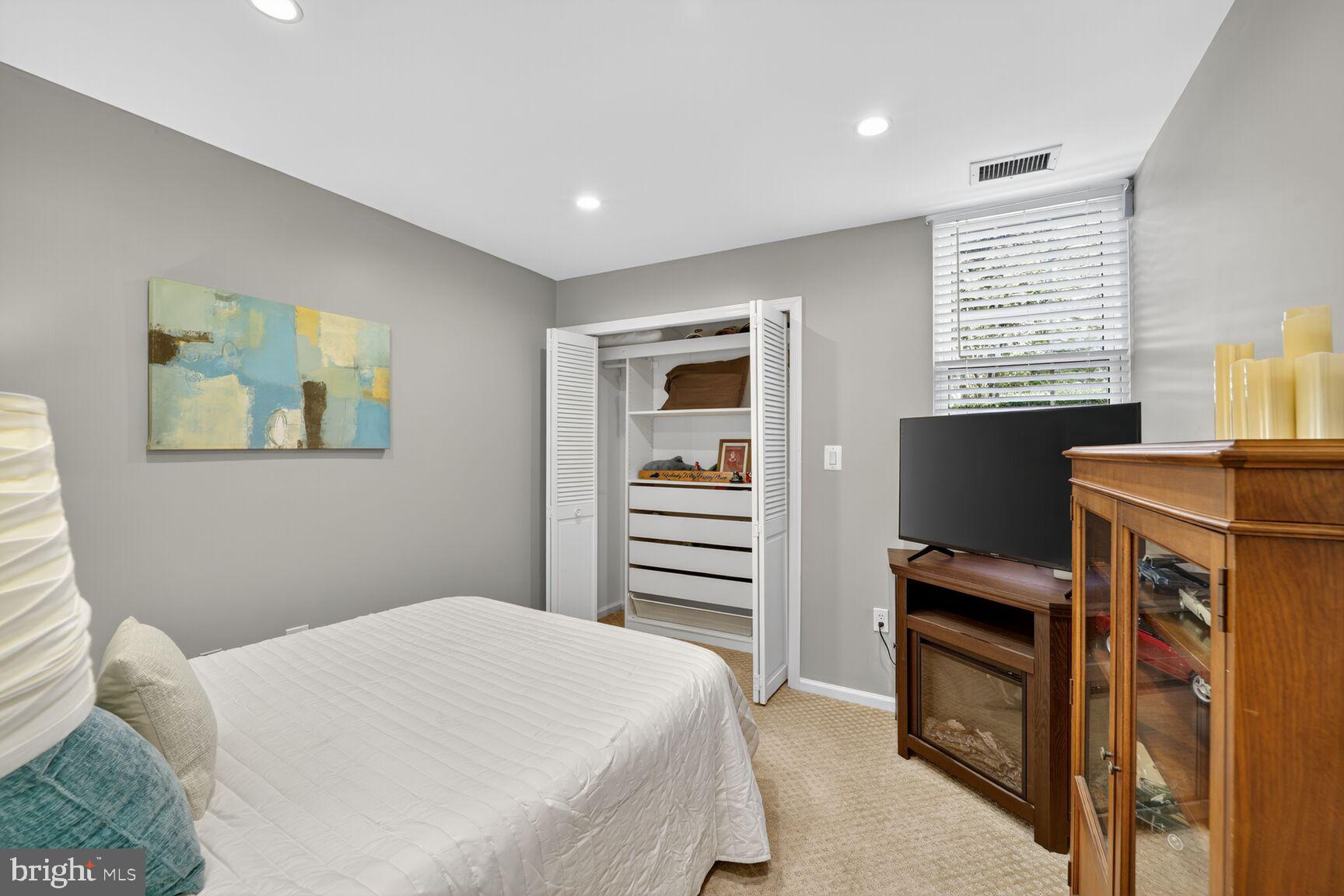 4519 28th Road South, Unit A Arlington, VA 22206 - Photo 15 of 33 a bedroom with a bed and a window