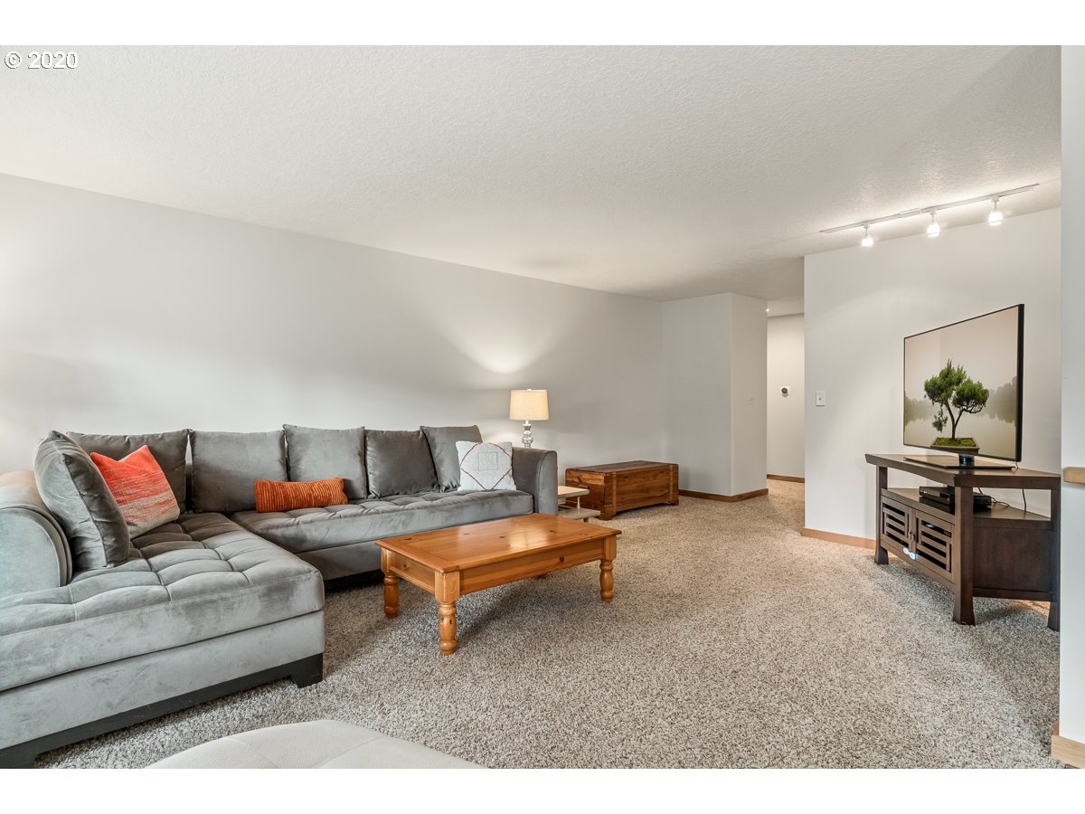 5680 Southwest Glenbrook Road Beaverton, OR 97007 - Photo 11 of 22 Gallery Image 11