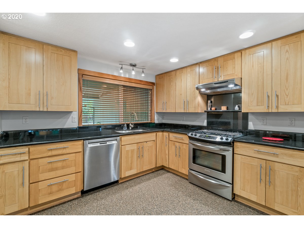 5680 Southwest Glenbrook Road Beaverton, OR 97007 - Photo 5 of 22 Gallery Image 5