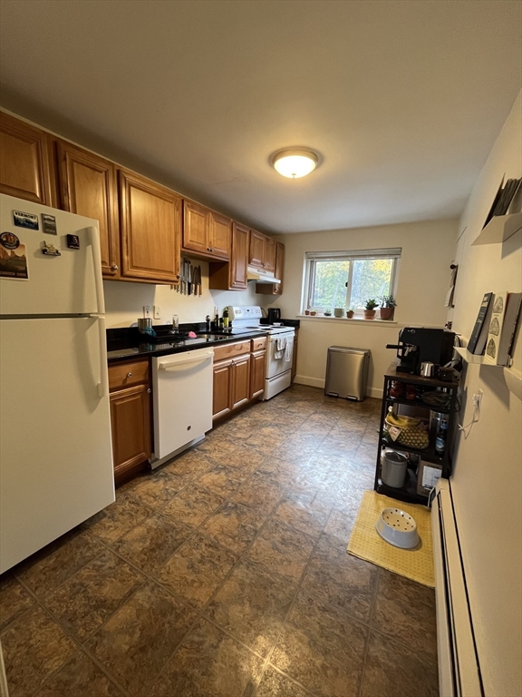 79 Chestnut Street, Unit 4 Brookline, MA 02445 - Photo 2 of 4