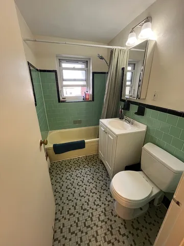 $2,500 | 79 Chestnut Street, Unit 4, Brookline, MA 02445
