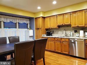 6315 Millwood Court Springfield, VA 22152 - Photo 4 of 8 KITCHEN