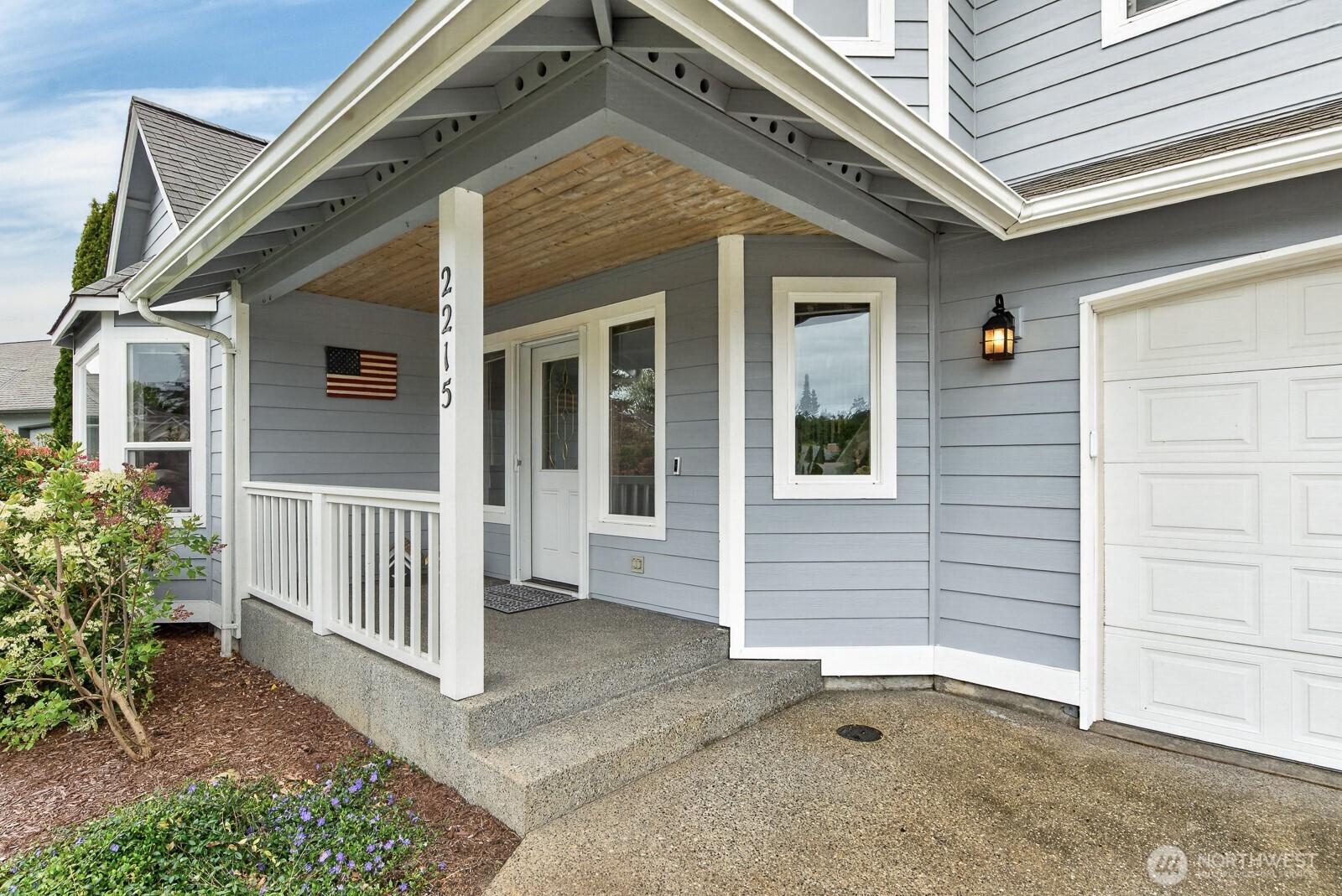 2215 37th Court Anacortes, WA 98221 - Photo 2 of 40